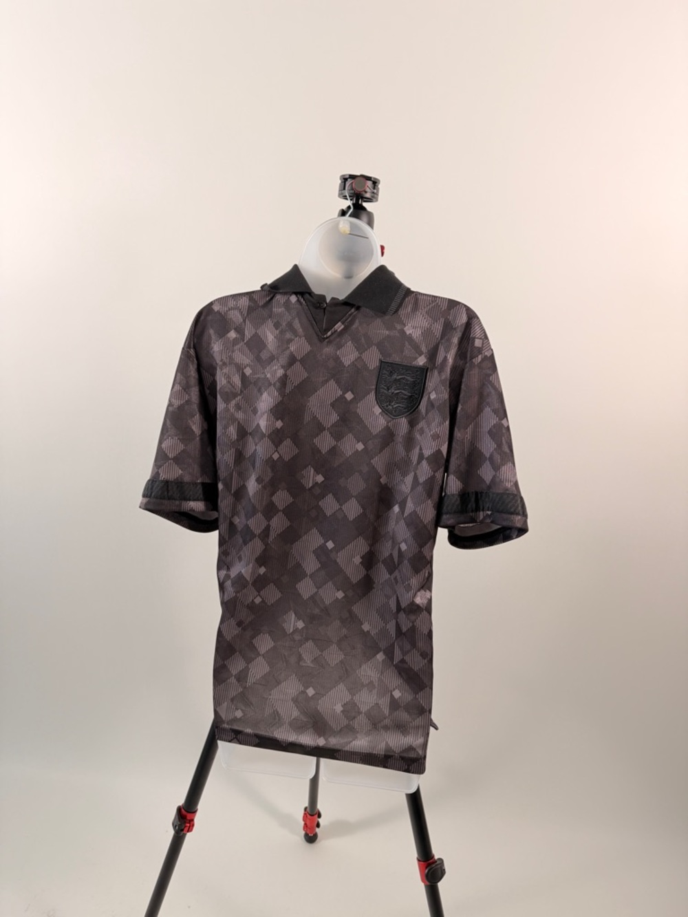 Men's Black Geometric Short-Sleeve Polo with Contrast Collar